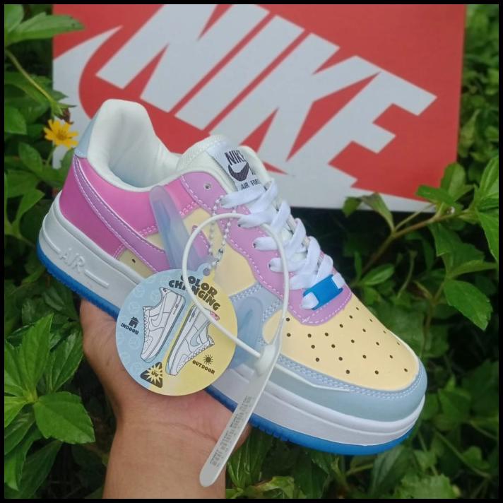 Sepatu nike rainbow sales