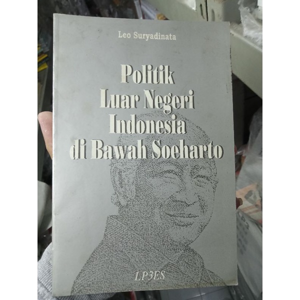 Jual POLITIK LUAR NEGARA INDONESIA DI BAWAH SOEHARTO | Shopee Indonesia