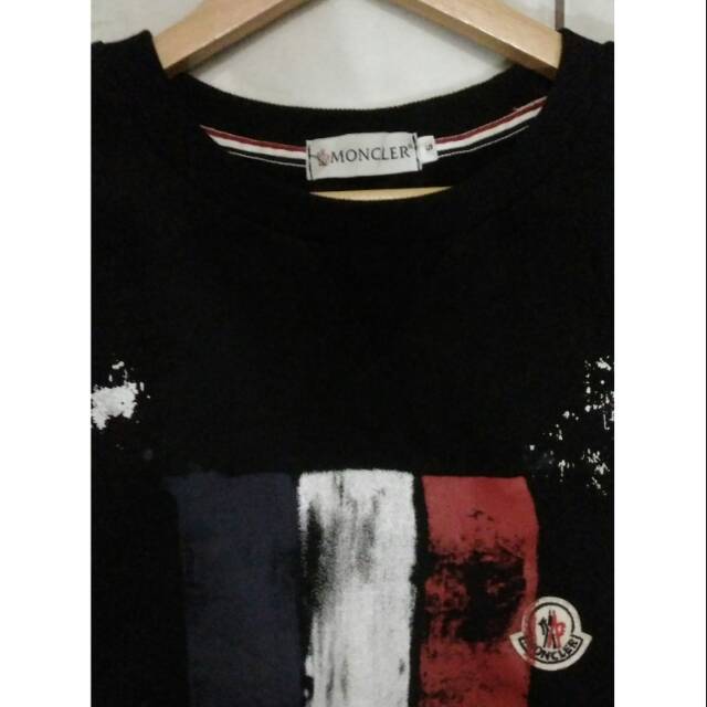 harga crewneck moncler original