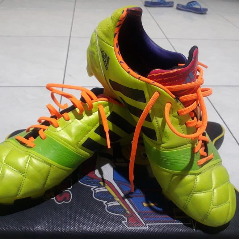 Sepatu bola on sale adidas nitrocharge 2.0