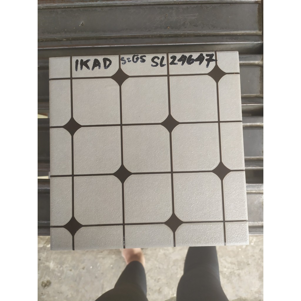 Jual KERAMIK LANTAI KAMAR MANDI 25x25 KOTAK ABU SOFT | Shopee Indonesia
