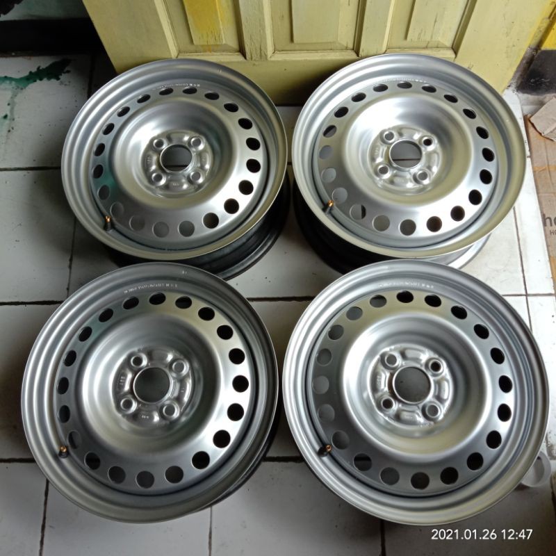 Jual Velg Kaleng Besi Ring 15 Pcd4x100 Sedan Mobilio Brio Agya Ayla Sigra 4biji Shopee Indonesia 1117