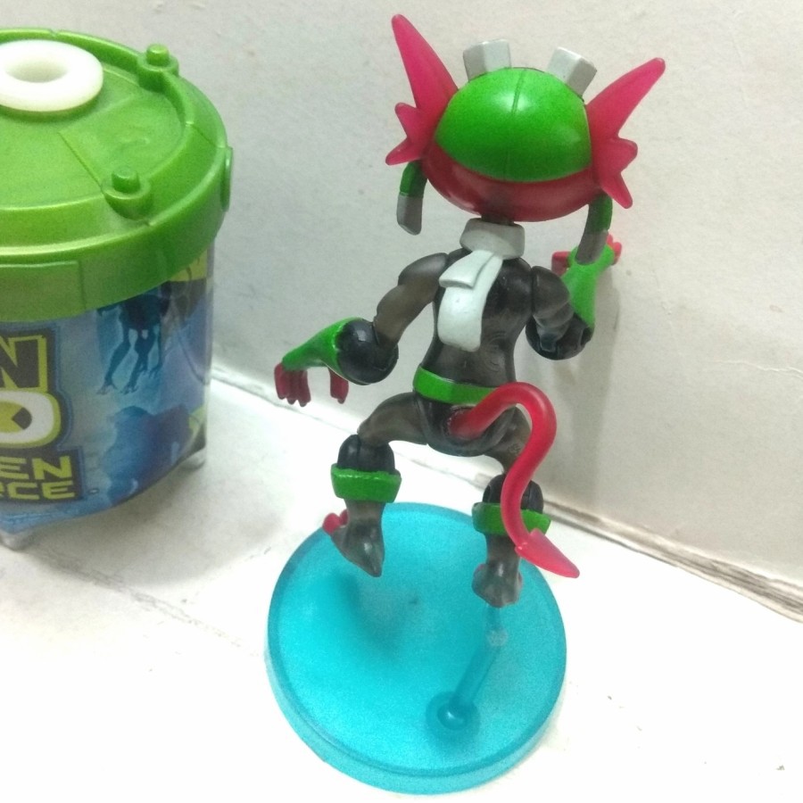 Jual BEN 10 OMNIVERSE JURYRIGG JURY RIGG ACTION FIGURE BEN10 ALIEN LUS ...