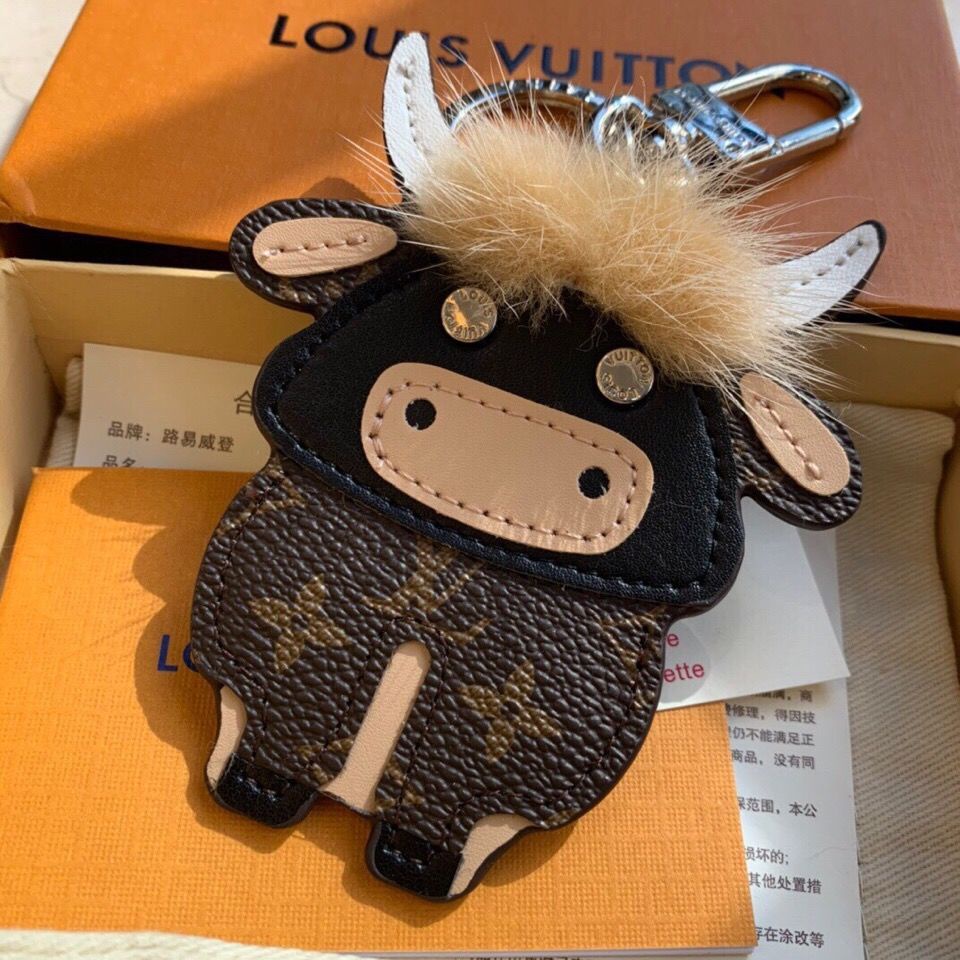 Jual Louis Vuitton Calf Keychain Cute Cow Pendant Cow Turn Qiankun Couple  Bicycle Key Chain Presbyopic Mi