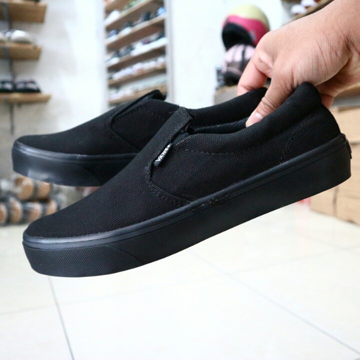 Jual Sepatu Slip On Pria Bisa Cod Kasual Sol Karet Warna Hitam Polos Full Black Shopee Indonesia