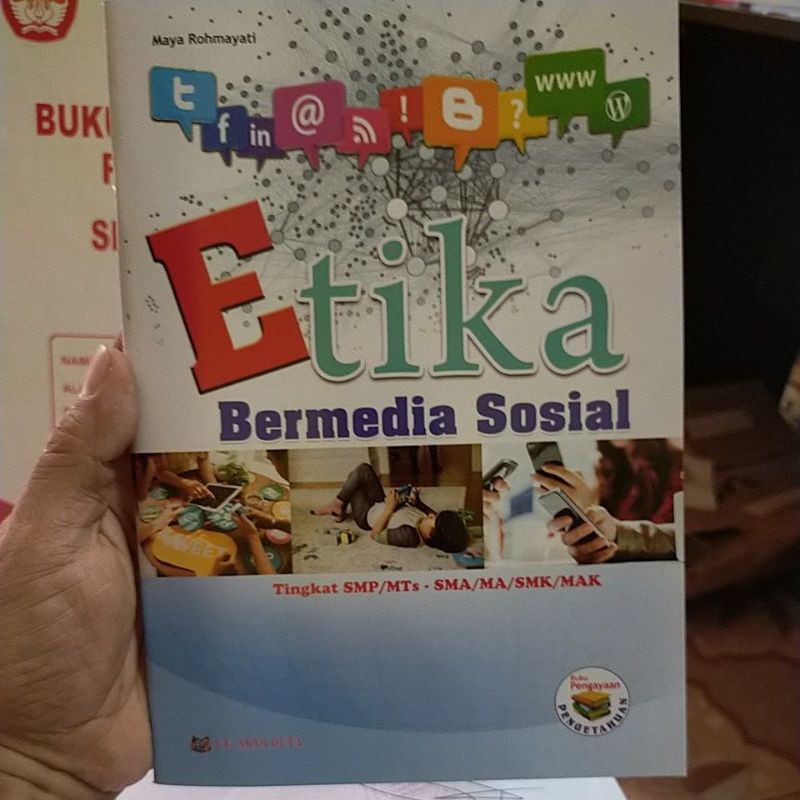 Jual Buku Etika Bermedia Sosial Penerbit Aryaduta | Shopee Indonesia