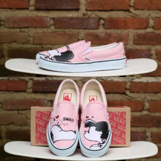 Jual Sepatu PEANUTS x Vans Classic Slip On Snoopy and Lucy Smack Pearl Pink White BNIB Original Premium Shopee Indonesia