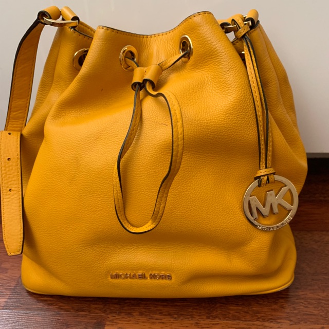 Michael kors best sale jules drawstring bag