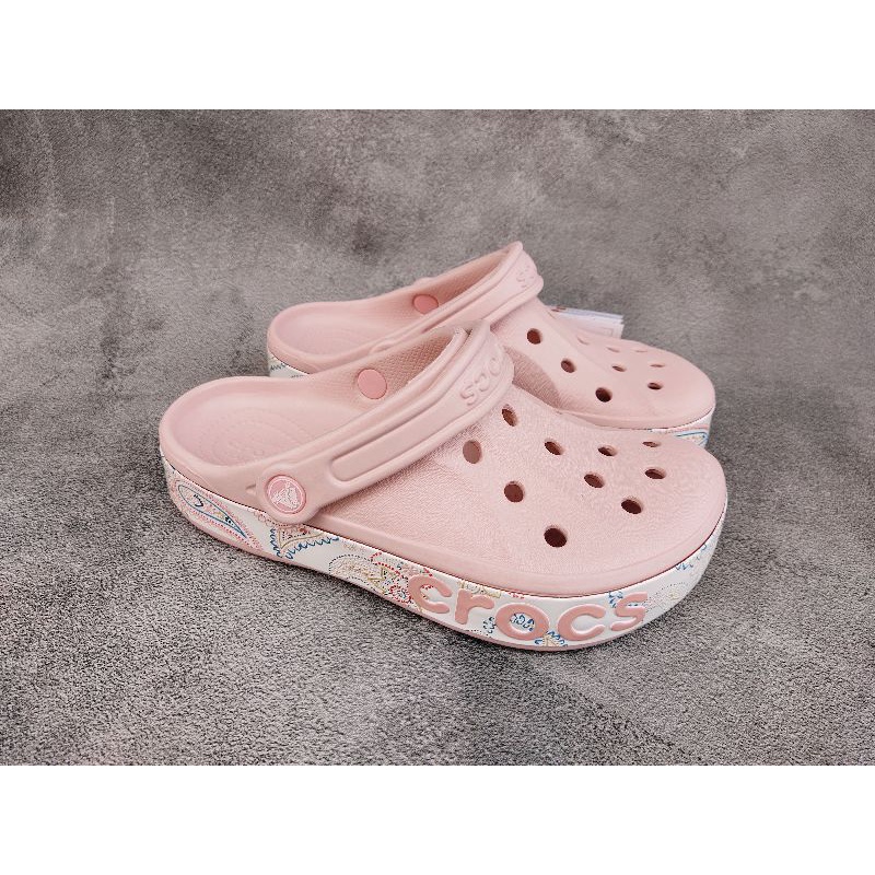 Sandal Crocs Bayaband Bandana Print Clog Bayaband Graphic Sandal Crocs  Unisex Pria Dan Wanita