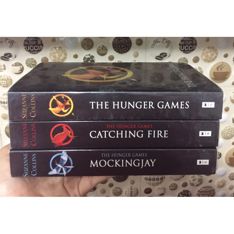 Jual (English+Original) The Hunger Games by Suzanne Collins catching ...
