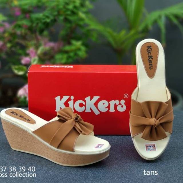 Sandal discount wedges kickers