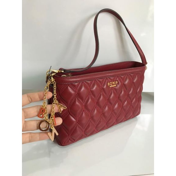 Mix Match 99 - Tas Bonia Original LIMITED EDITION HARGA : Rp 3.500.000 Kode  produk : bonia original Size : 25 x 9 x 17cm Bahan : kulit Warna : red  Kelengkapan 