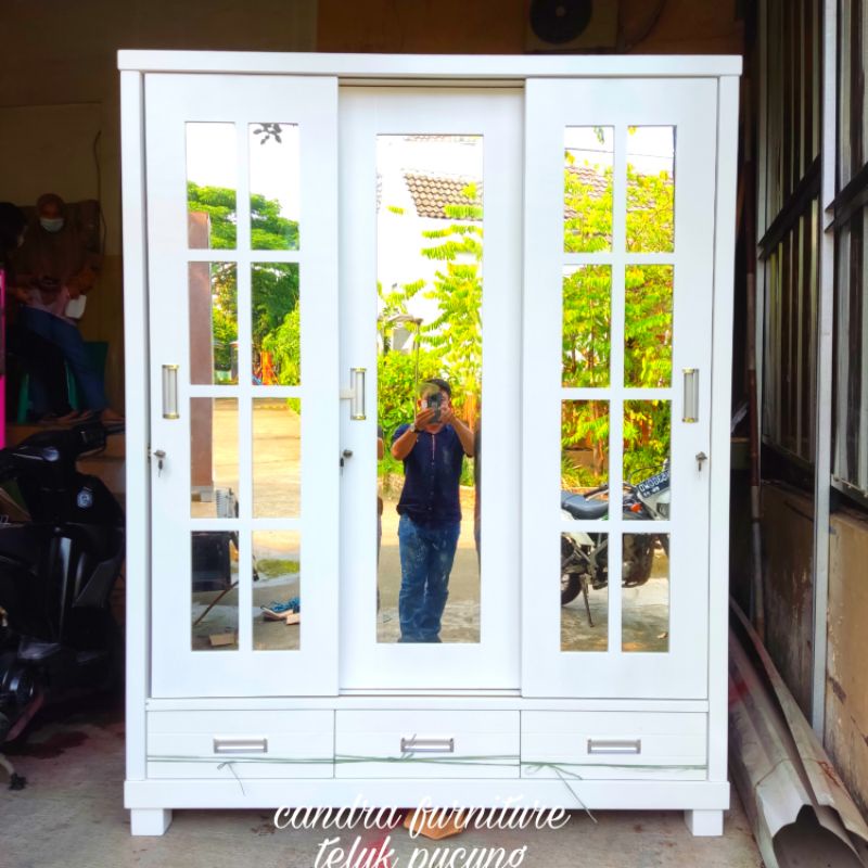 Jual LEMARI PAKAIAN 3 PINTU SLIDING STYLISH PUTIH FINISHING SANGAT RAPI ...