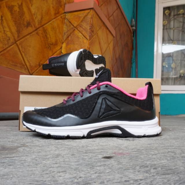 Jual Reebok TRIPLEHALL 7.0 Femmes original BNIB Running women