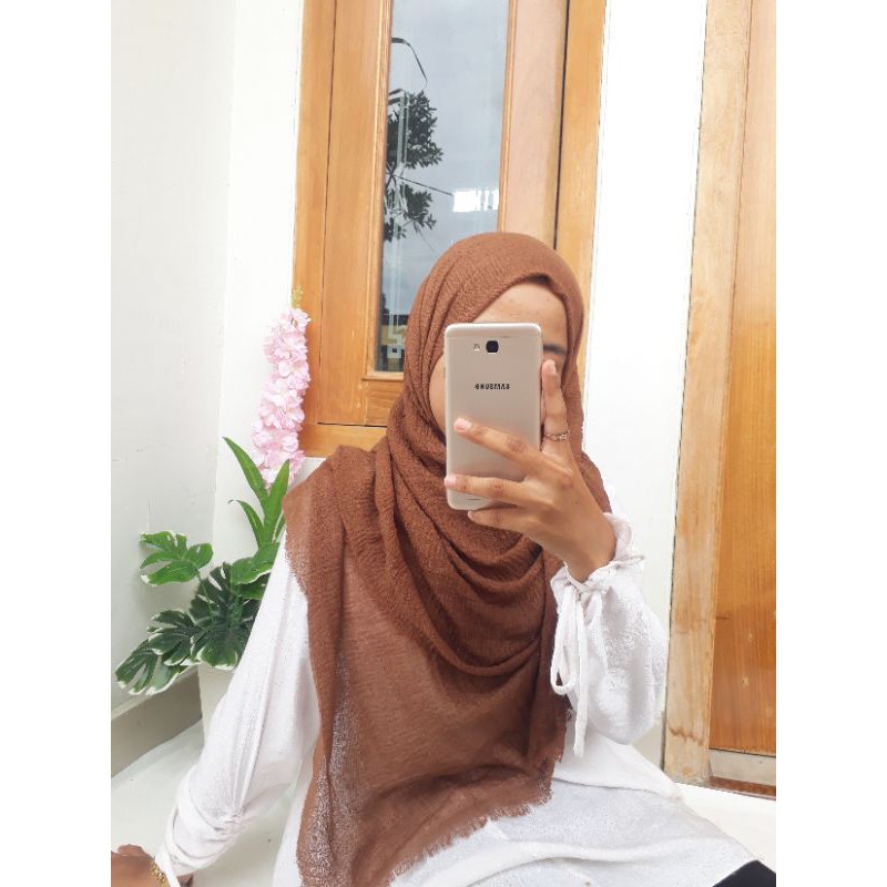 kain crinkle shawl