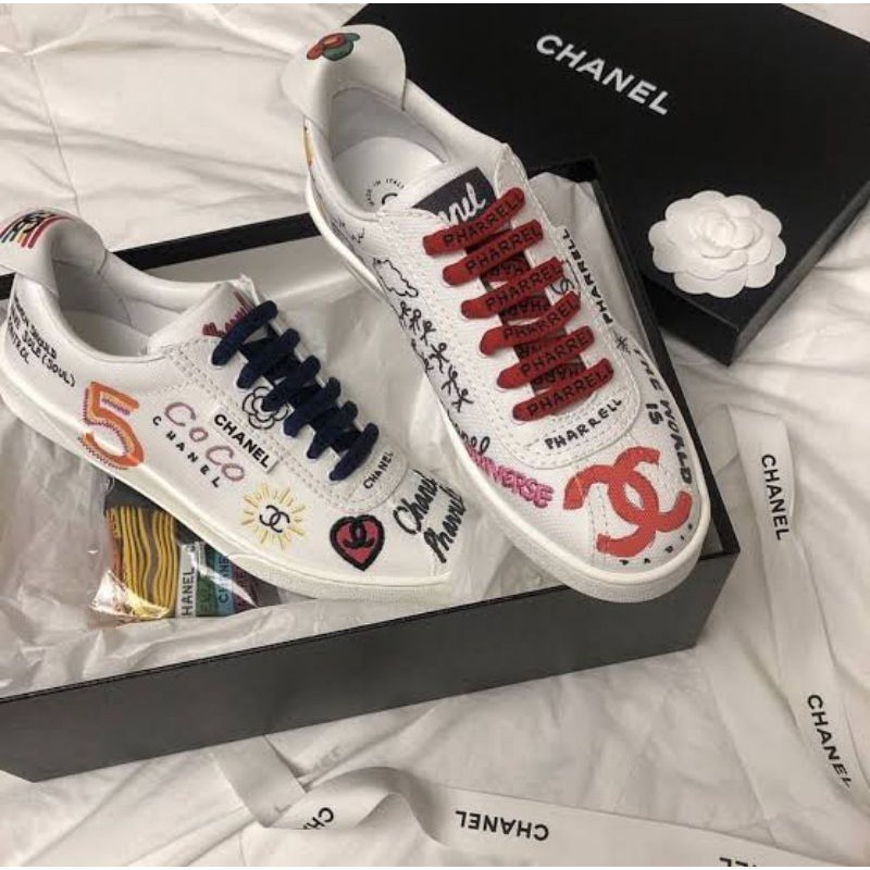 Harga sepatu store chanel pharrell