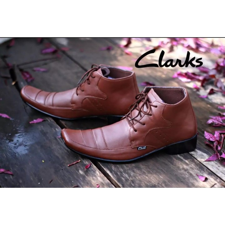 Jual Sepatu Kulit Pria Clarks Racing Brown Boots Casual Kerja Kantor ...