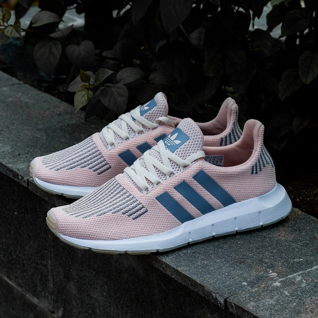 Adidas swift cheap run peach