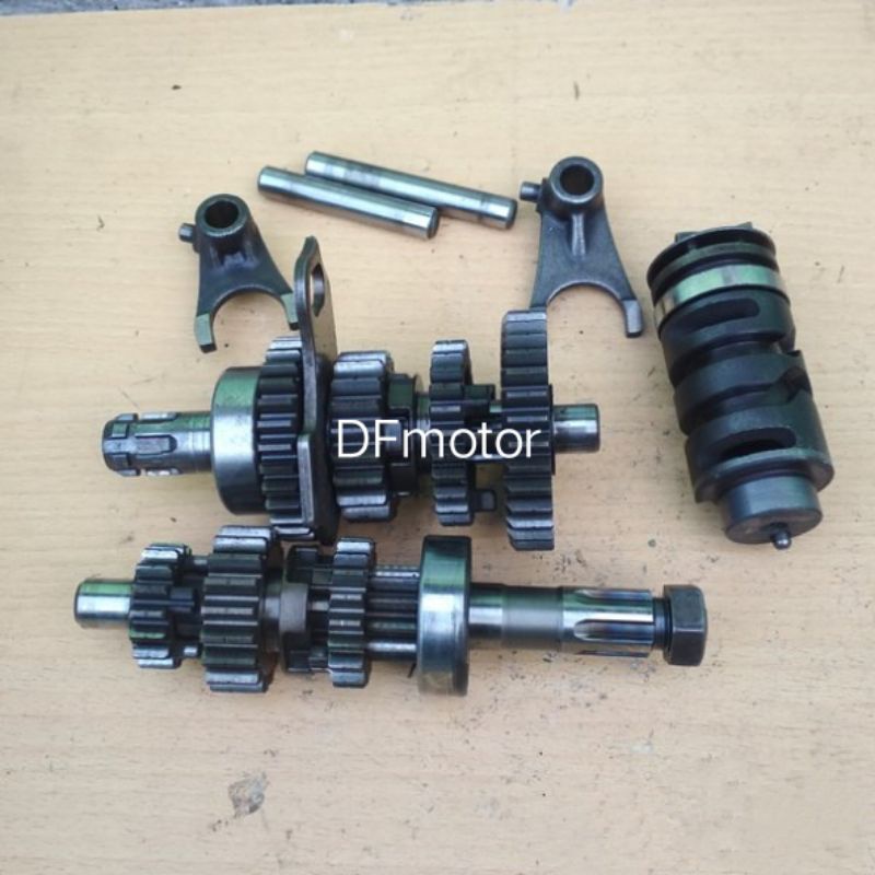 Jual Gigi Transmisi Rasio Suzuki Smash 110 lama ORIGINAL | Shopee Indonesia