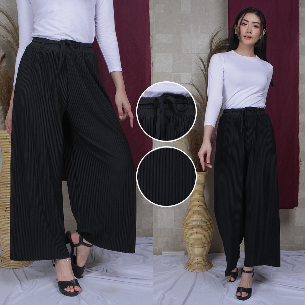 Eshagida qoziqorin bilan shahar boylab sayr qilish (onlayn tomosha)