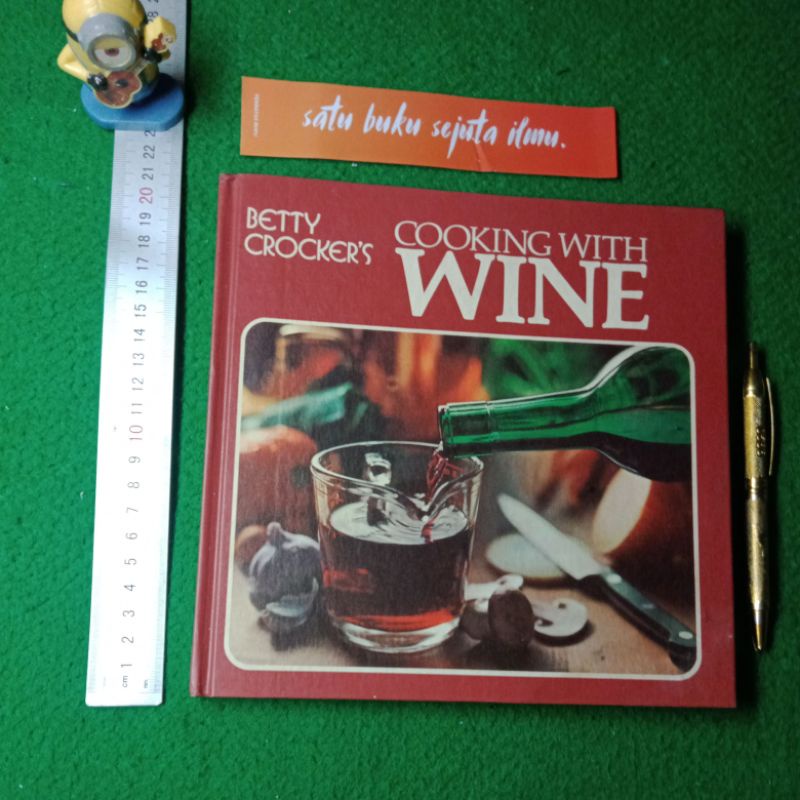 Jual Buku Resep Masakan Cooking with Wine by Betty Crockers. Shopee