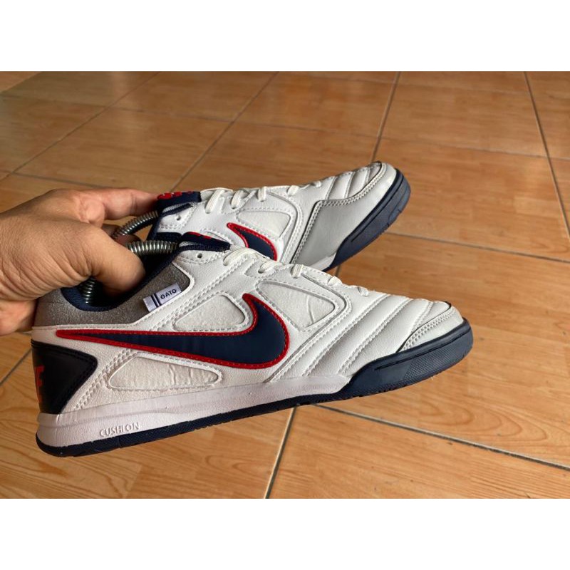 SEPATU FUTSAL SUPREME X NIKE SB GATO WHITE BLUE RED