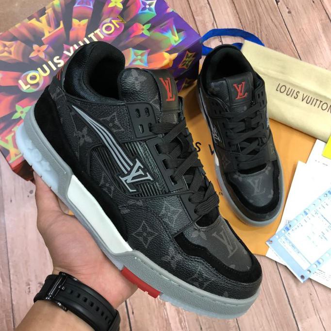 Mermaicula on X: Jual murah sneaker LV Trainer Black Signature
