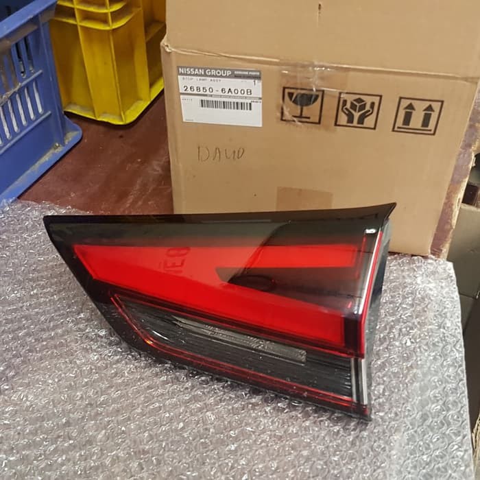 Jual Lampu Reflektor Bagasi Nissan Livina L Original Shopee Indonesia