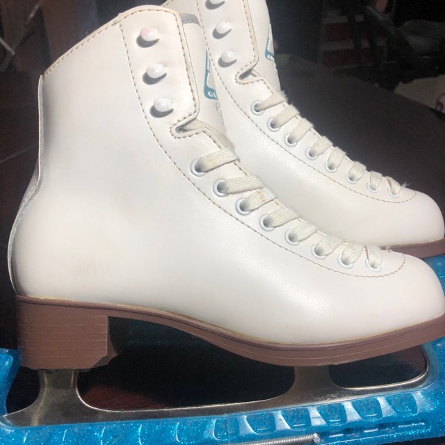 Sepatu ice deals skating