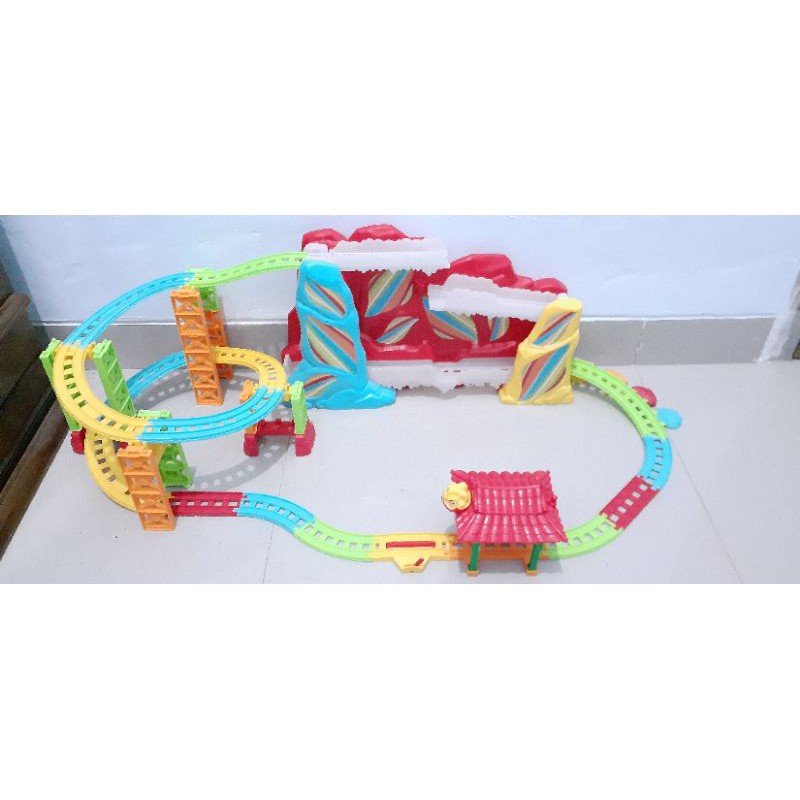 Thomas rainbow mountain store set