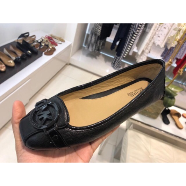 Harga flat shoes michael on sale kors