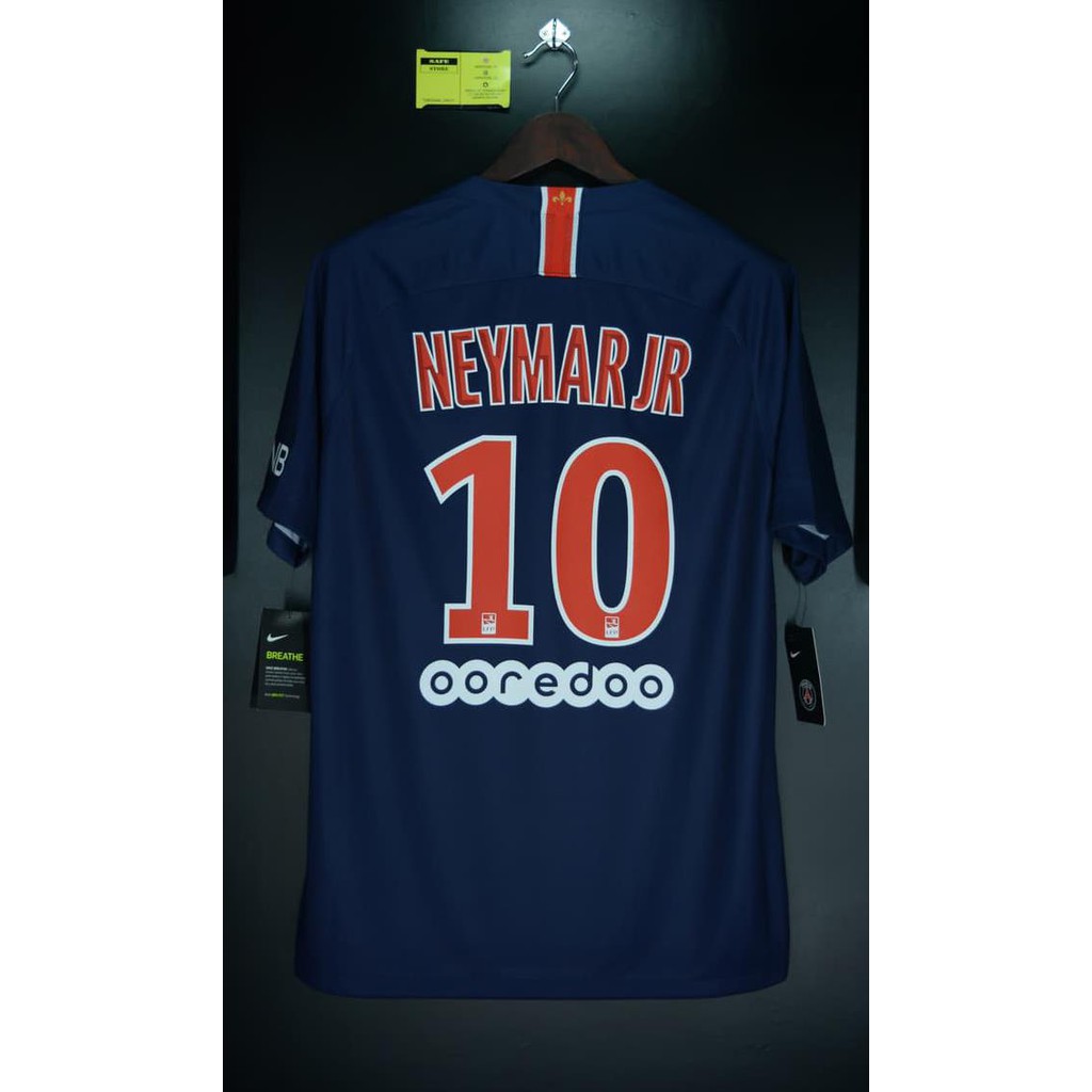 Un patch en hommage à la Cathédrale Notre-Dame sur le maillot du PSG