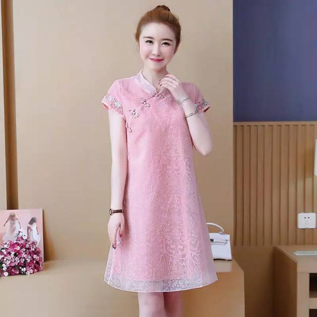 Cheongsam pink gaun (Tangkapan Layar)