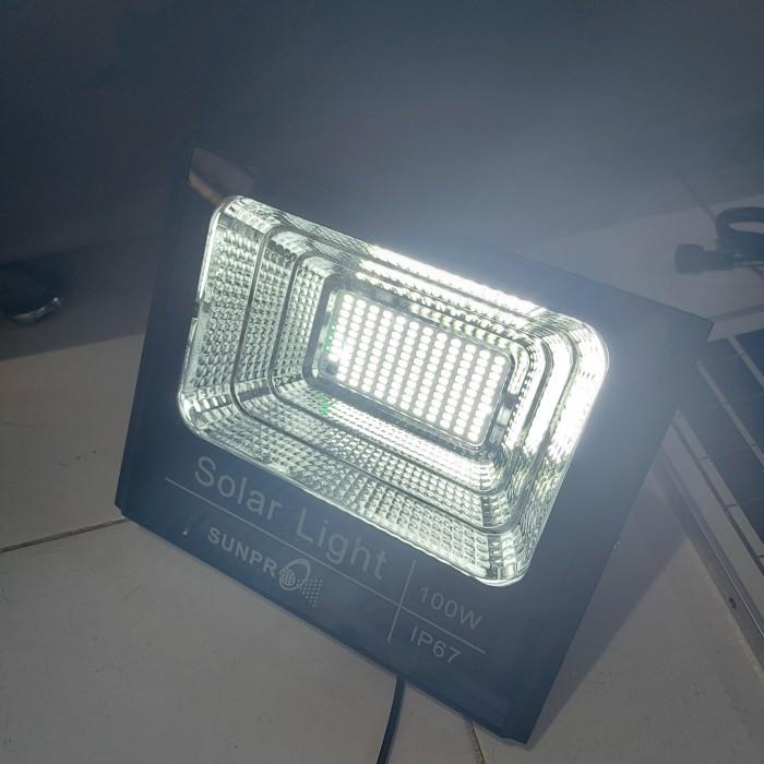 Jual Lampu Led Sorot Tenaga Surya 100 Watt Solar Panel Sunpro 100w ...