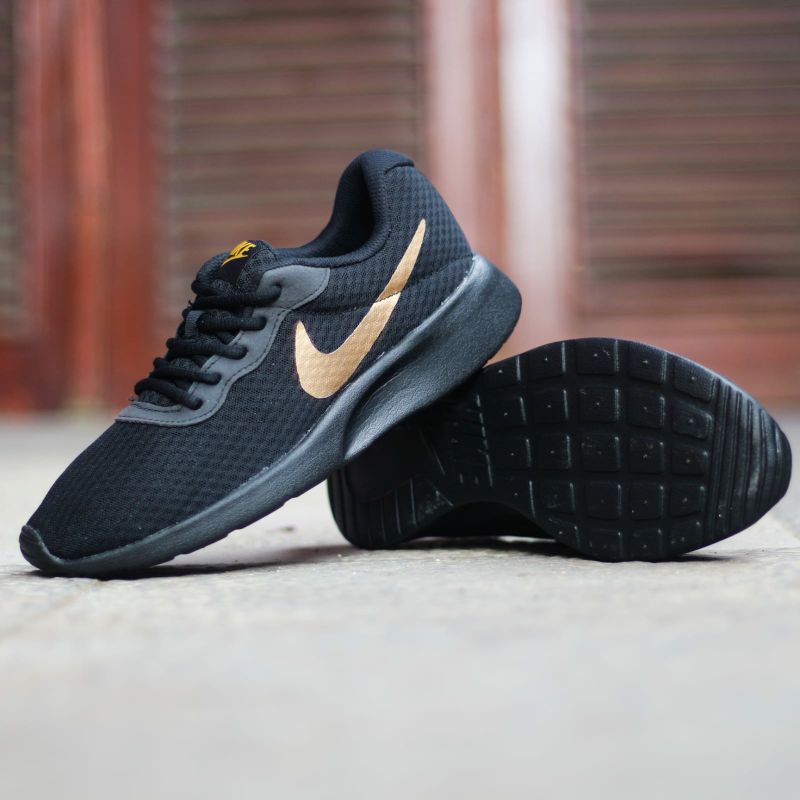 Nike tanjun black deals gold original