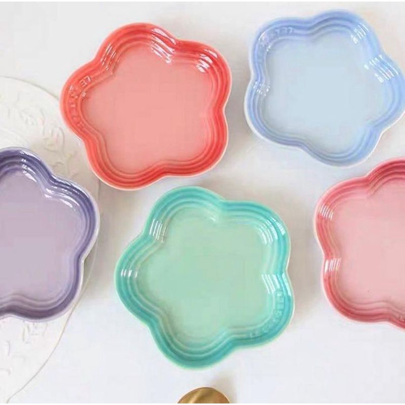 Jual Le creuset flower plate putih pink Shopee Indonesia
