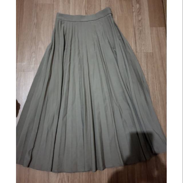 Jual Midi Skirt Rampel Stradivarius (Preloved) | Shopee Indonesia