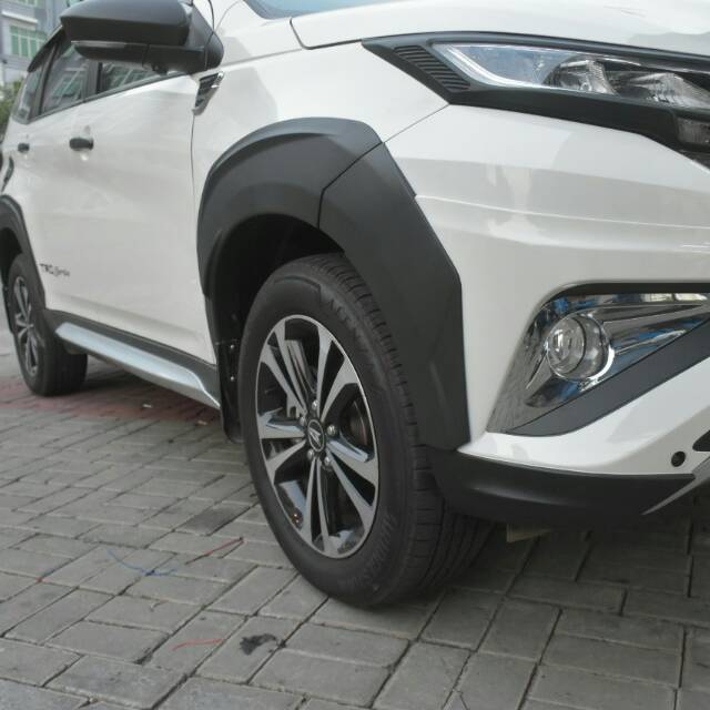 Jual List Atas Roda Over Fender Plastik All New Rush Terios 2018 ...
