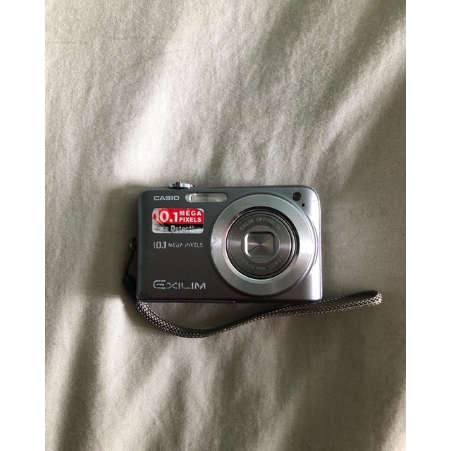 CASIO EXILIM 12.1メガピクセル デジタルカメラ シルバー カシオの