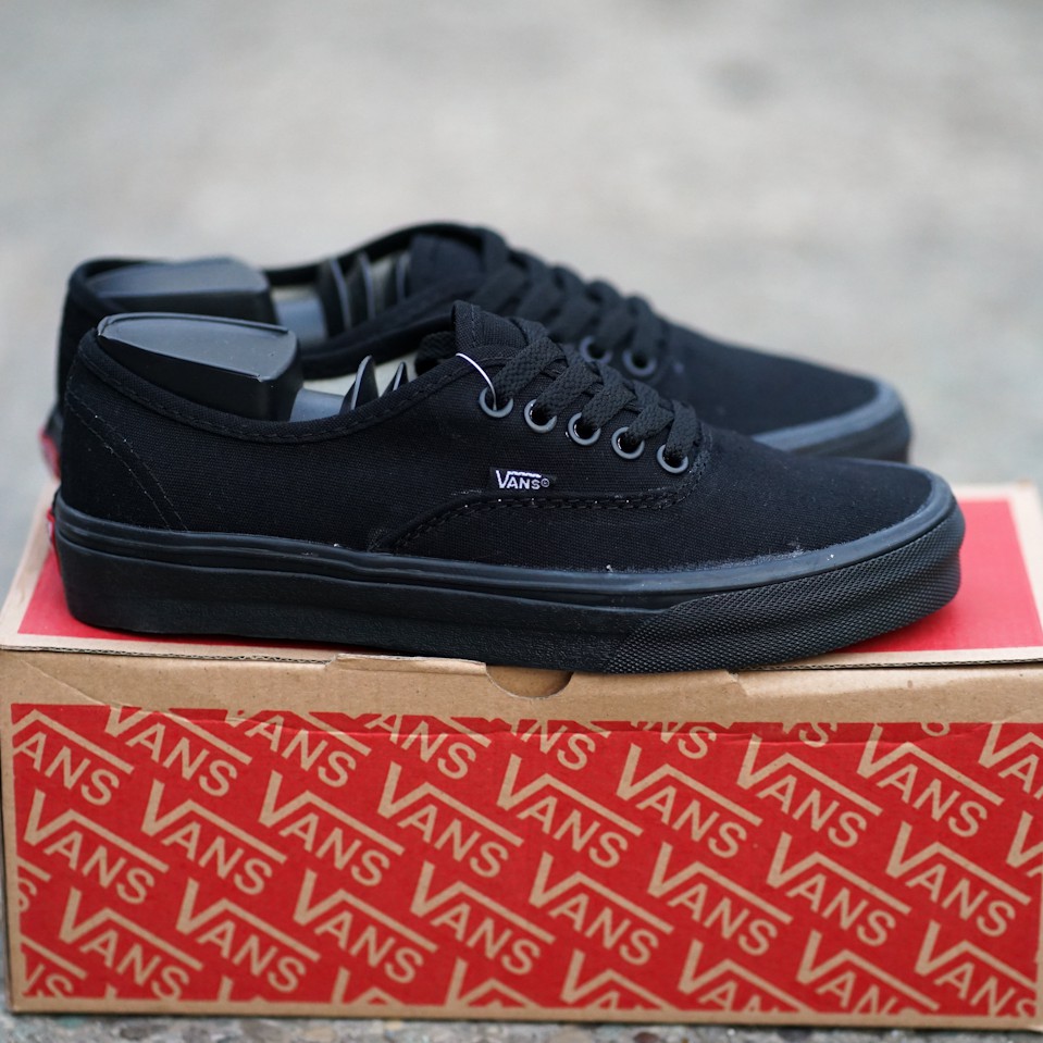 Vans vault hot sale all black