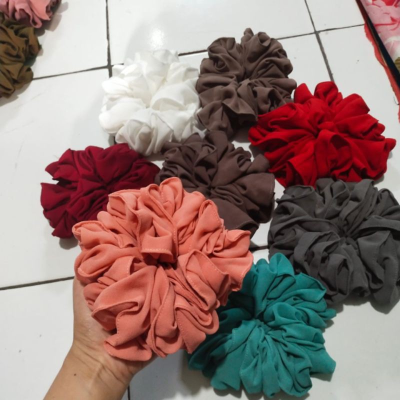 Jual scrunchie/ikat rambut cemol/cepol SUPER JUMBO 1kg muat 9pcs ...