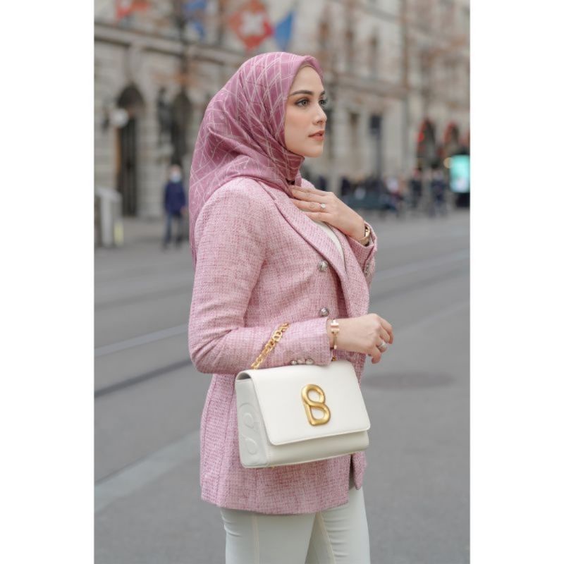 Jual Buttonscarves Louvre Extended Square Dusty Rose - Jilbab Segi ...