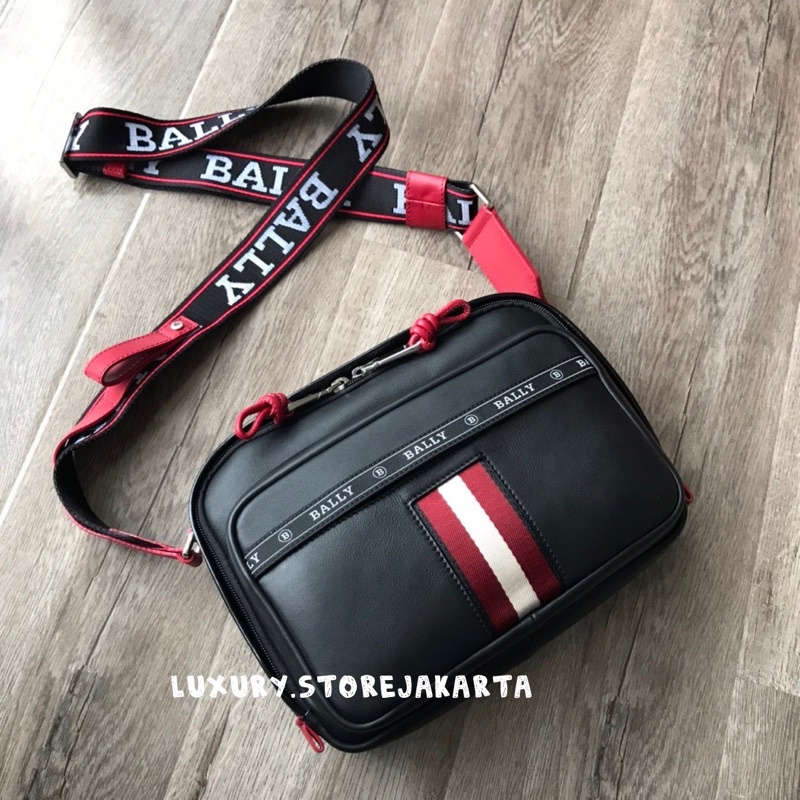 Harga sling bag clearance bally