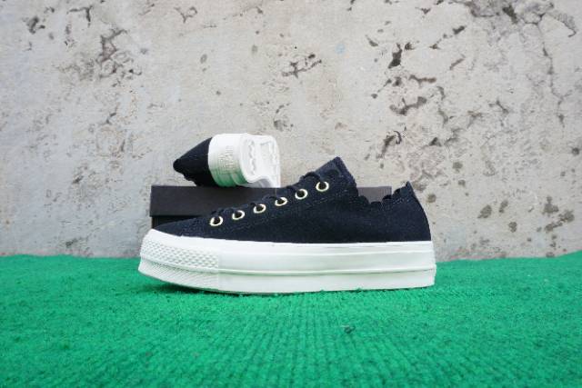 Jual Converse CTAS LIFT OX original BNIB women 563499C Shopee Indonesia