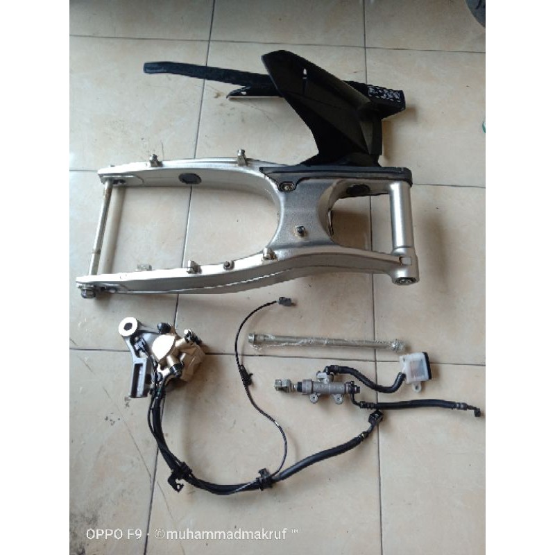 swing arm cbr250rr