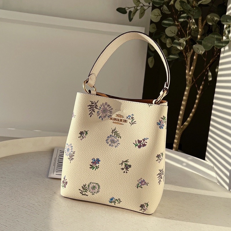 Jual Coach Small Town Bucket Bag with Dandelion Flower Shopee Indonesia