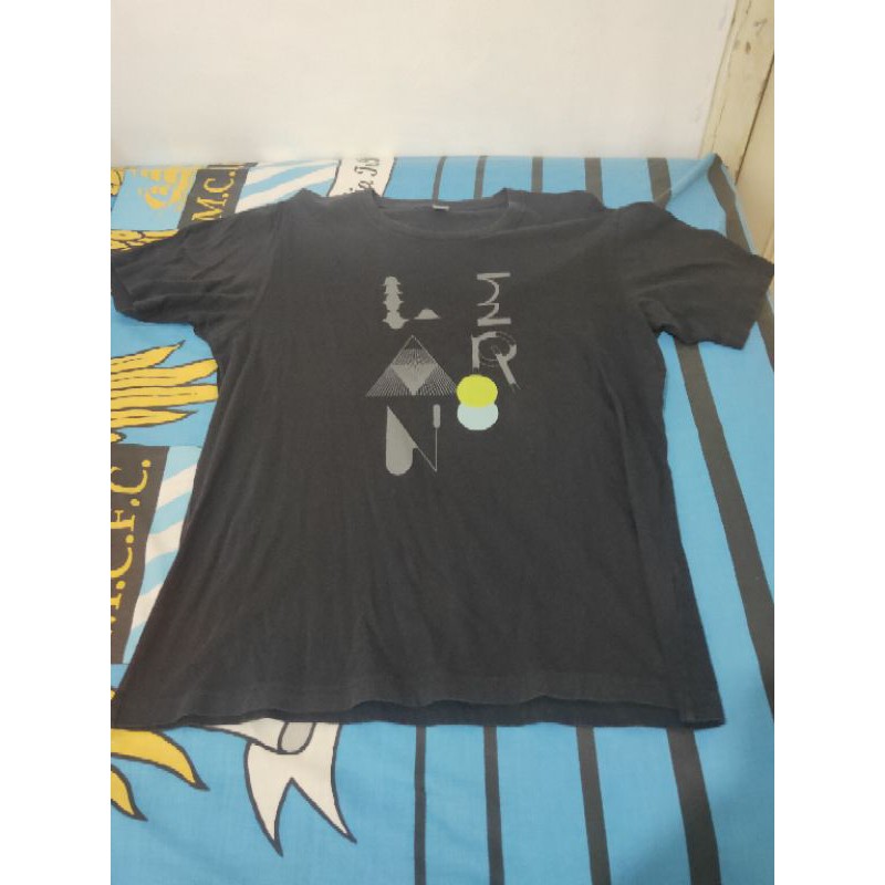 Jual Kaos Uniqlo UTShirt Size XL AbstractMotif (nego aja) Shopee
