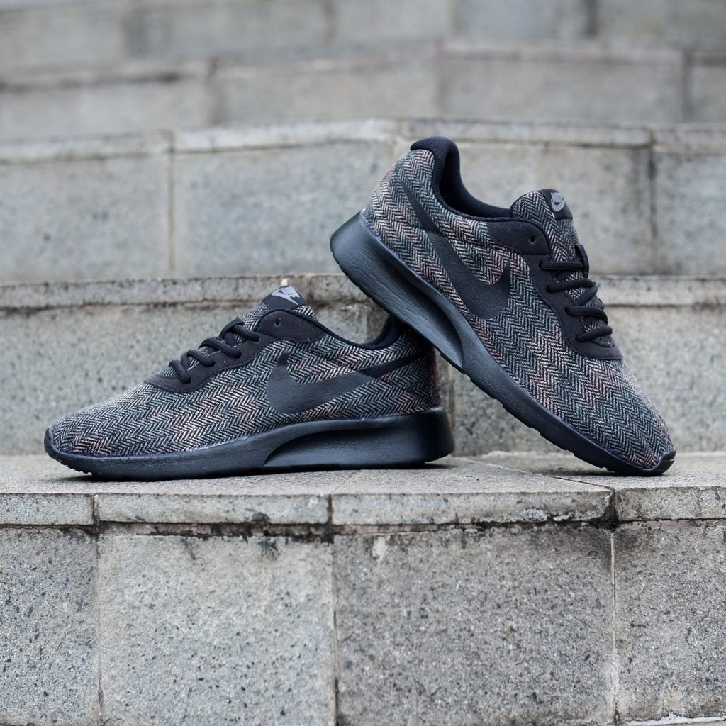 Nike tanjun hot sale oreo