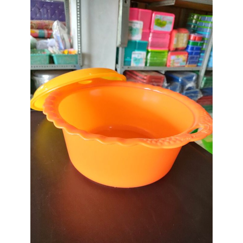 sayur putih berbagai jenis dalam wadah kayu