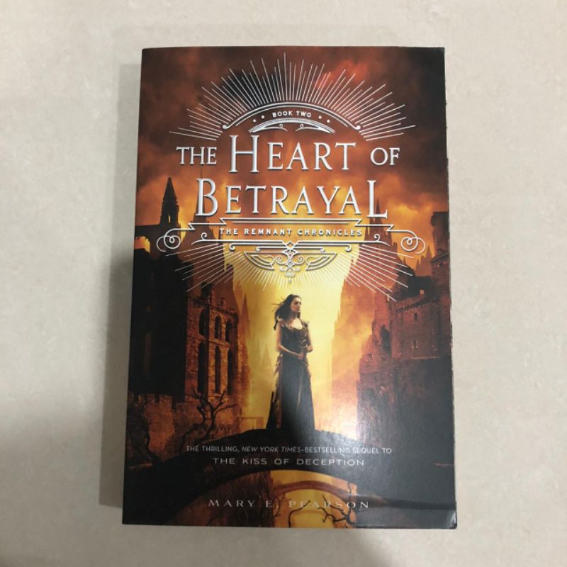 Jual The heart of betrayal - Mary E Pearson (remnant chronicles) original | Shopee Indonesia